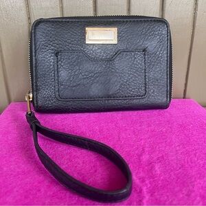 Juicy Couture Black Leather Wristlet Phone Holdet